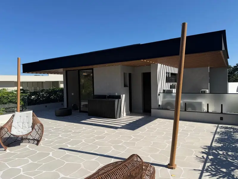 Área gourmet externa de casa de alto padrão na Riviera de São Lourenço, Bertioga · AM&D Engenharia